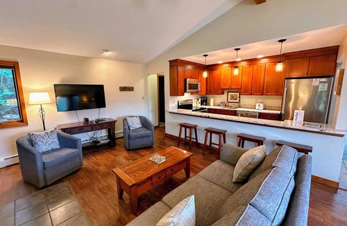 Bretton Woods Villa | Fc44 Renovated 3bed 3bath Forest Cottage AC, Views, Yard, Fast Wifi Walk to Skiing!