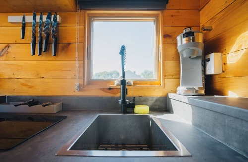 Bangor House | Field of Dreams Tiny Home w/Jacuzzi & Personal Theater