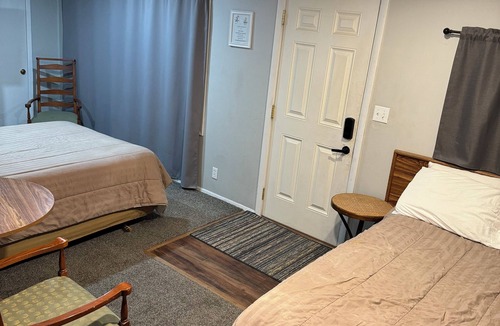 Downs Hotel | Fins N Feathers Lodge - Two Queen Beds
