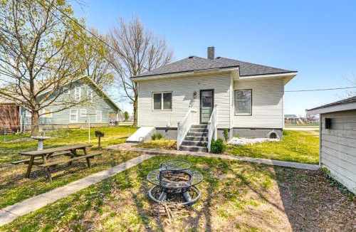 Mount Vernon House | Fire Pit: Pet-Friendly Mt Vernon Gem!