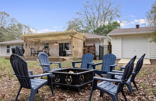 Conroe House | Fish/Relax at Lakefront Retreat Sleeps 10 Pets OK