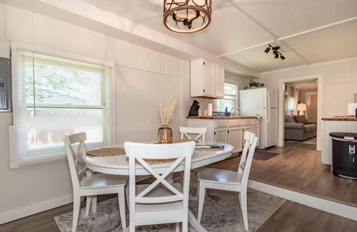 Mentor Headlands House | Fisherman's Cottage 3BR Lake Erie Retreat