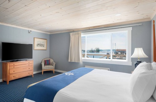 Boothbay Harbor Hotel | Fishermans Wharf Inn