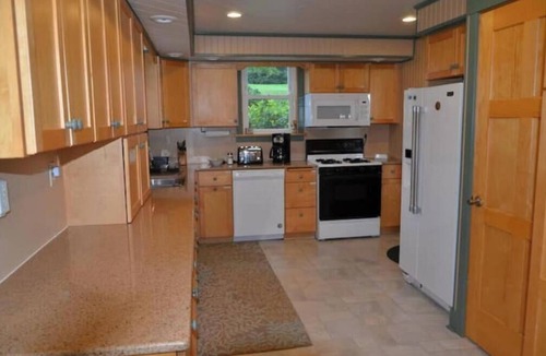St. Marys House | Five W Ranch -Sugar Hill Farm location- Private, Five Minutes From Downtown!