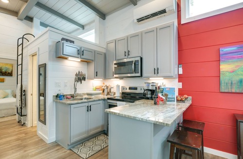Upward House | Flat Rock Tiny Home: BBQ-Ready Patio & Pool Access