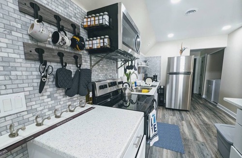 Flushing Apartment | Flushing Centennial Farmhouse,Apt B-Fully stocked