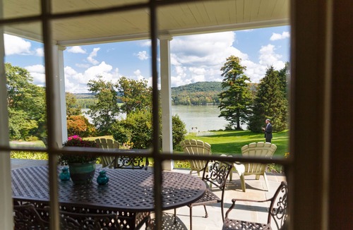 Hector House | Fontainebleau lakeside B&B with 8 guest rooms, amazing views and gardens.