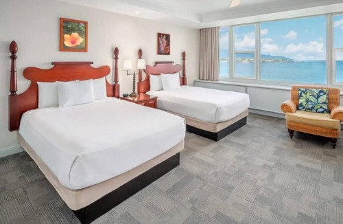 Kahului Hotel | For The Whole Family! 3 Relaxing Units, Outdoor Pool, Oceanfront, Dog-Friendly!