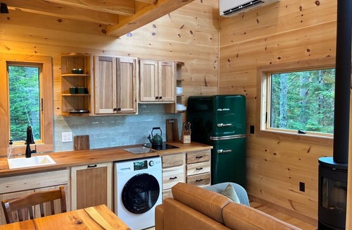 Ellsworth Cabin | Forest Views | Private Hot Tub | Alder Treehouse