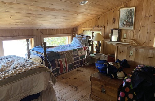 Bryant Pond Cottage | Four Season Vacation Camp Located Directly on North Pond