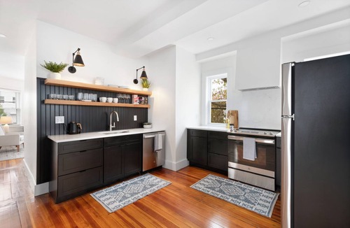 Fox Point Apartment | Fox Point 3BR - Near Brown, RISD & Downtown
