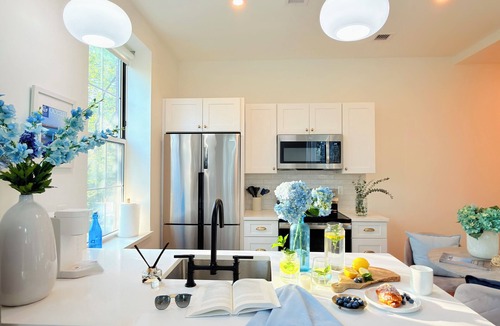 Fox Point Apartment | Fox Point Landing Residences