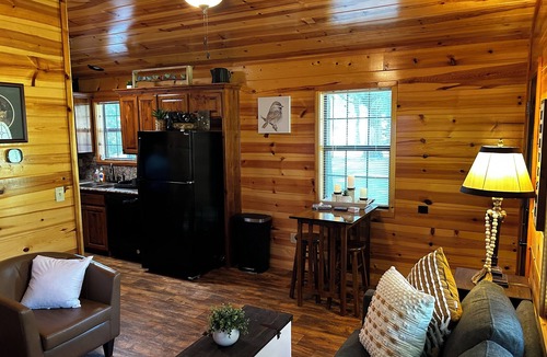 New Boston Cabin | Fox Run Cabin with WiFi right on 130 mile Hike-Bike and Equestrian trail.