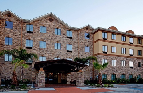 South Side Condo | Free Breakfast Buffet. Close to Great Beaches!