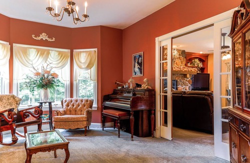 McKean Bed & Breakfast | FREE breakfast included at our secluded estate close to town! Room #2