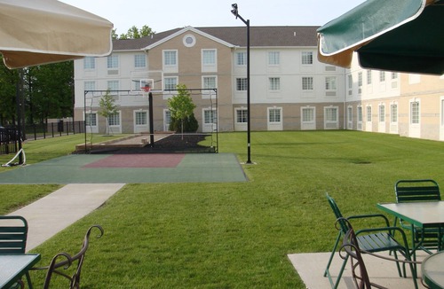 Mayfield Heights Condo | Free Breakfast, Outdoor Pool, Gym. Near Executive Caterers!
