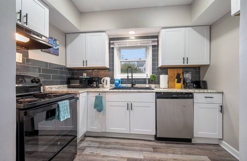 South Oakland House | Free On-site Parking pad: Minutes to Stadiums, Downtown, Pitt, CMU, UPMC