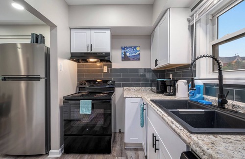 South Oakland House | Free On-site Parking pad: Minutes to Stadiums, Downtown, Pitt, CMU, UPMC
