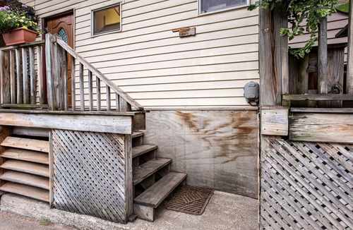 Hammondsport House | Friendly Inn with Full Kitchens, City View, and WiFi - Close to Keuka Lake!
