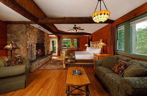 Chestertown Hotel | Friends Lake Inn