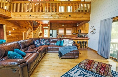 Ellijay House | Frog Pond Hollow Lodge Private private pool/lake