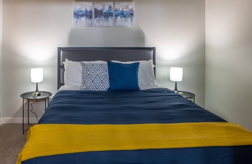 North Shore Apartment | Frontdesk | Modern 2 BR near Historic District