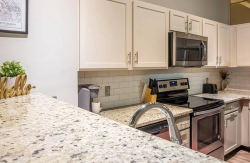 North Shore Apartment | Frontdesk | Modern 2 BR near Historic District