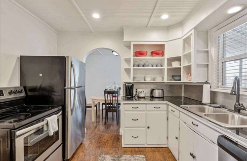 Provo House | FrontRunner Station, Provo Airport CloseBy & Parks