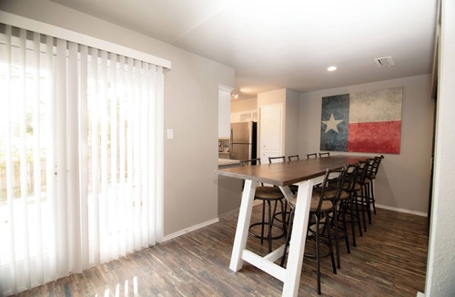 Grand Prairie House | Full Family Stay Near At&t, Ballpark, 6 Flags & Airport