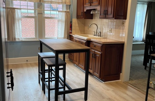 Barberton House | Fully Furnished Corporate Rental - 2 Kitchens + Private Suite - 30+ Day Stays