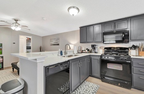Pasadena House | Fully private freestanding home with yard and private parking