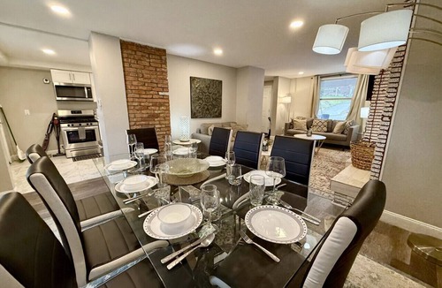 Baldwin House | Fun 4 BR 2 bath FULL renovated house w/driveway