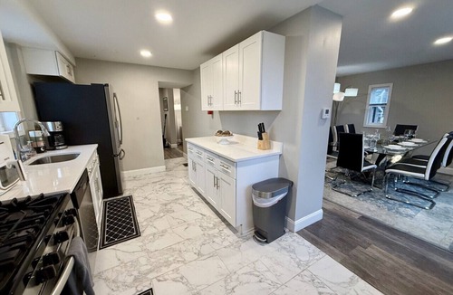 Baldwin House | Fun 4 BR 2 bath FULL renovated house w/driveway