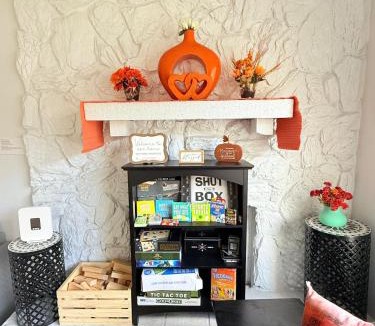 South Arlington Apartment | Fun-Filled 3 bedroom Retreat Near Six Flags & Stadiums