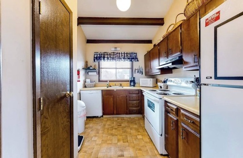 Greenville Junction House | Fun-Filled Lakehouse w/Private Balcony, Free WiFi, Private W/D - Steps to Beach