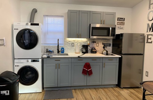 Dallas Cabin | Furnished Suite/Cabin Near Downtown Dallas Ideal for Long Stays