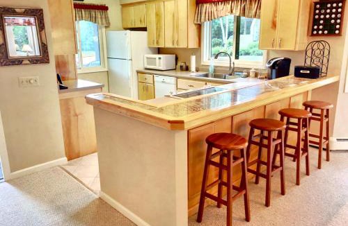 Carroll Villa | G4 Modern home with AC within walking distance of golf course and Mt Washington Hotel