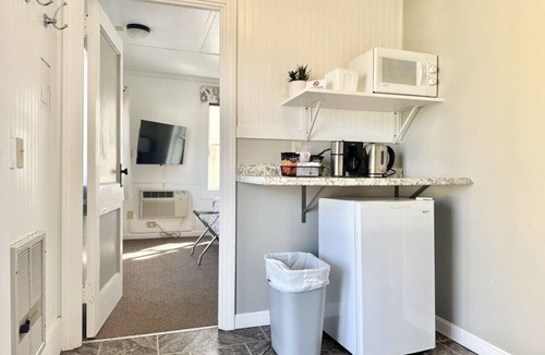 Hulls Cove Cabin | Gallagher`s Travels Cabin 2 Two Bedroom King/Queen