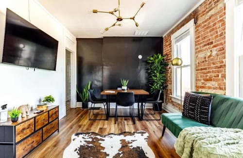 German Village House | German Village & Downtown | Steps to High Street | Free Parking | 5,800 Reviews