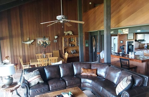 Lindale House | Get away from it all! Fish, Shop in Canton, Golf, Tx Rose Horse Ranch or Relax!