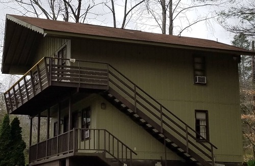 Rabun Gap Ski Chalet | Get away to the Mountains in this Cozy Chalet. Clean and Quiet