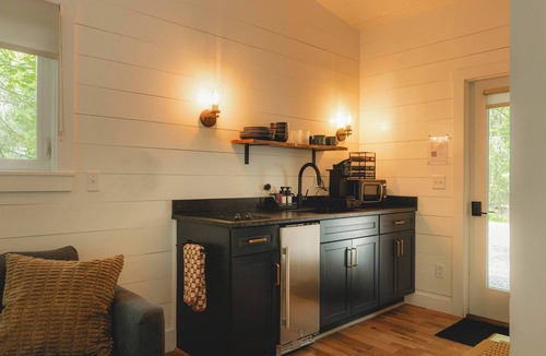 Freeport Cabin | Glamping cabin w/full bath + spa access - 21