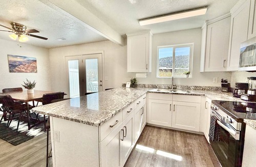 Glendale House | Glendale Retreat | Hot Tub Near Zion & Bryce