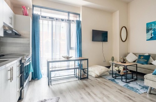 Central Hamilton Condo | GLOBALSTAY. Modern Light 1BD Apt in DT Hamilton. Free Parking