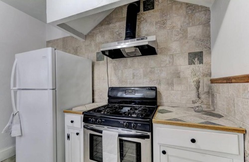 Asian District Apartment | Golden Dome Modern 1BR Near OCU-Fast Internet