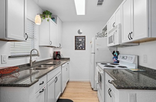 Rockport Condo | Golden Gull by Miss Kitty’s