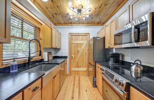 Cashiers Cabin | Golf Club, Pool & Hiking! Wooded Cashiers Escape