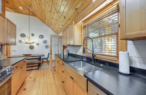 Cashiers Cabin | Golf Club, Pool & Hiking! Wooded Cashiers Escape