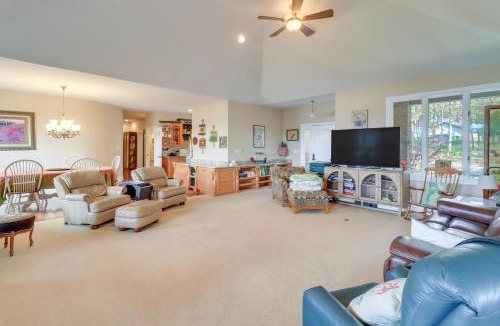 Jerome House | Goose Lake Home: 13 Mi to Michigan Int'l Speedway