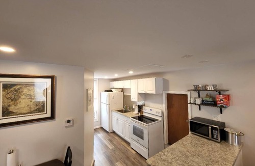 Tonawanda Apartment | Gorgeous 1 bedroom apt, 20 minutes to the Niagara Falls!